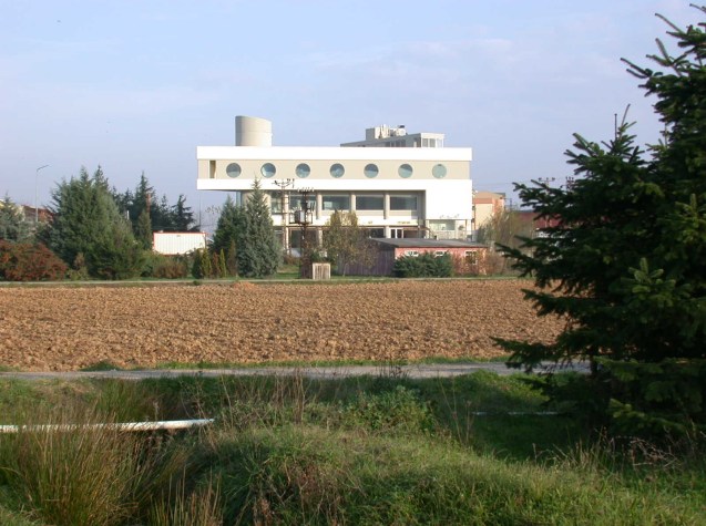 TRAMOLA BUSINESS CENTER (2004 -2005)